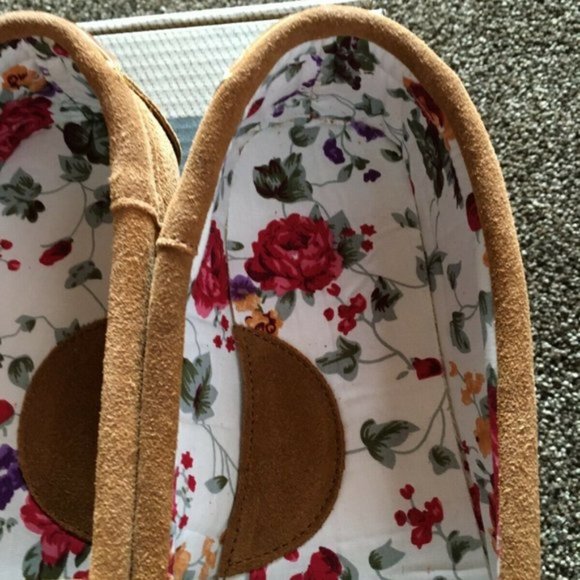Cabela's Moccasin Suede Slippers Shoes Cognac Tan Women's One-Eye Kiltie… - Picture 2 of 8